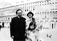 Alma with Manon and Franz Werfel in Venice