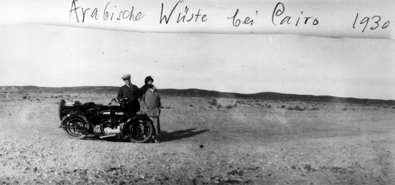 In der Arabischen Wüste bei Kairo (1930)
